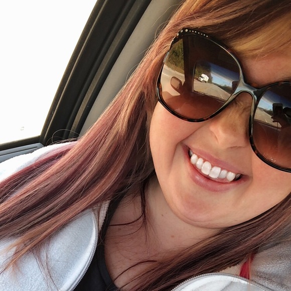 Meet your Posher, Priscilla - Picture 5 of 6